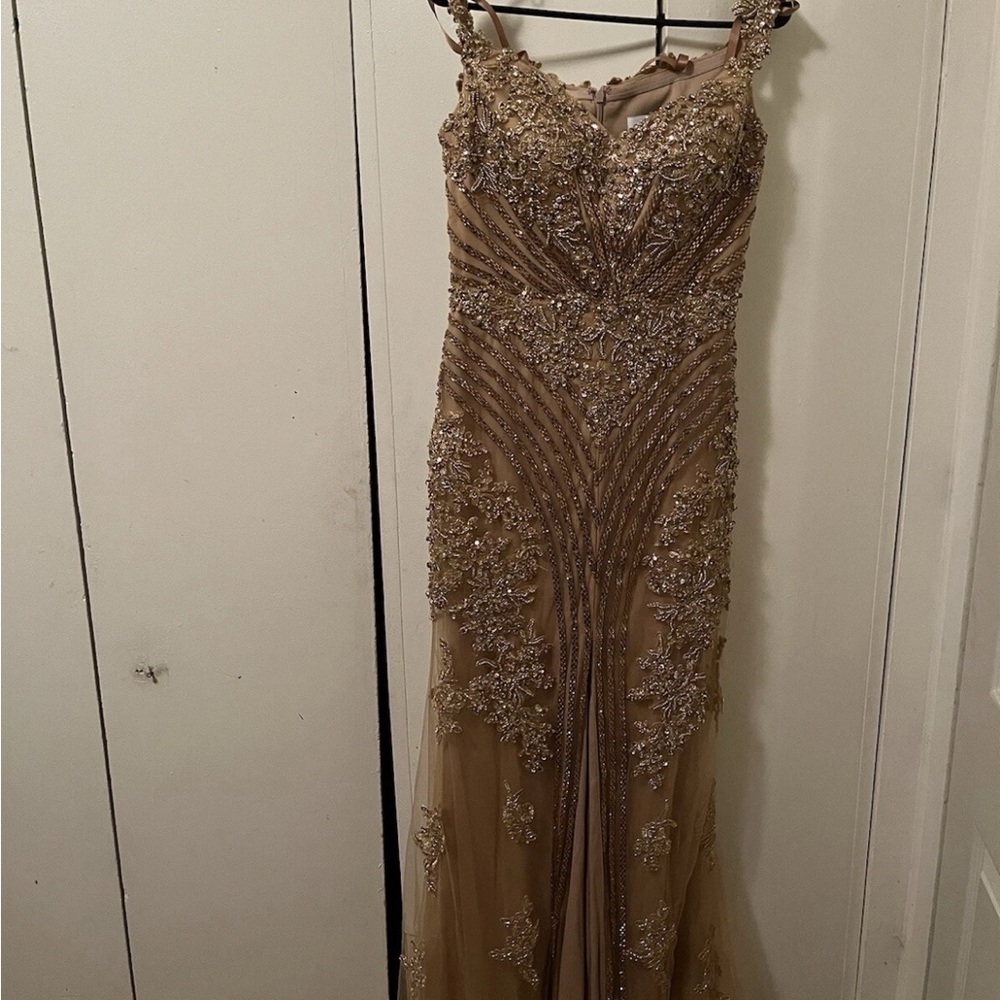 Stunning Off-Shoulder Gold Dress - Picture 6 of 7